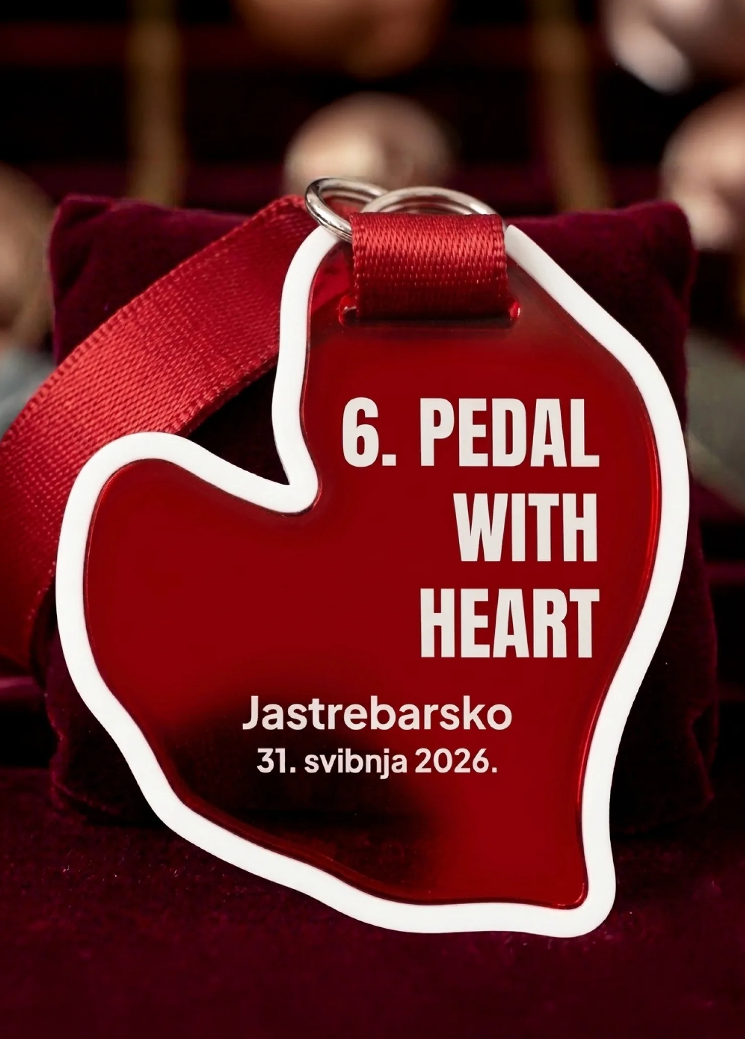 Pedal with Heart medalja izrezana u obliku rute
